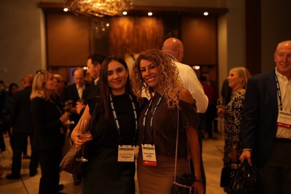 084b460c-dc66-4488-bb61-f147a7d389cd