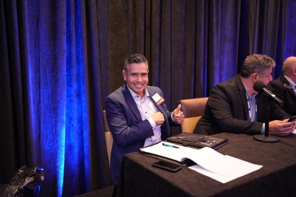 b4914205-4eb2-4b22-8a3e-81abf1a5322f