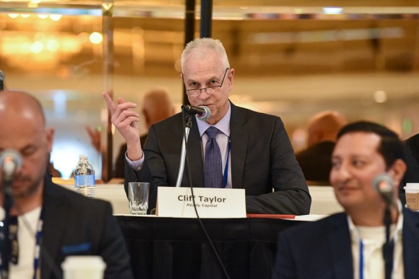 COMCL-LENDERS-20220426-9825