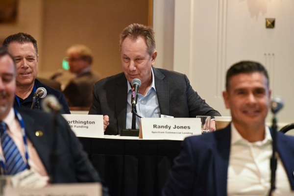 COMCL-LENDERS-20220426-9853