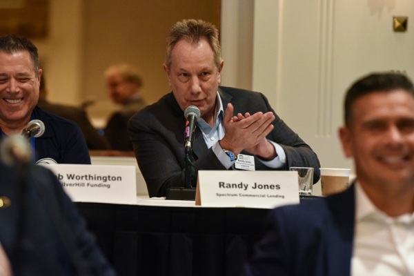 COMCL-LENDERS-20220426-9858